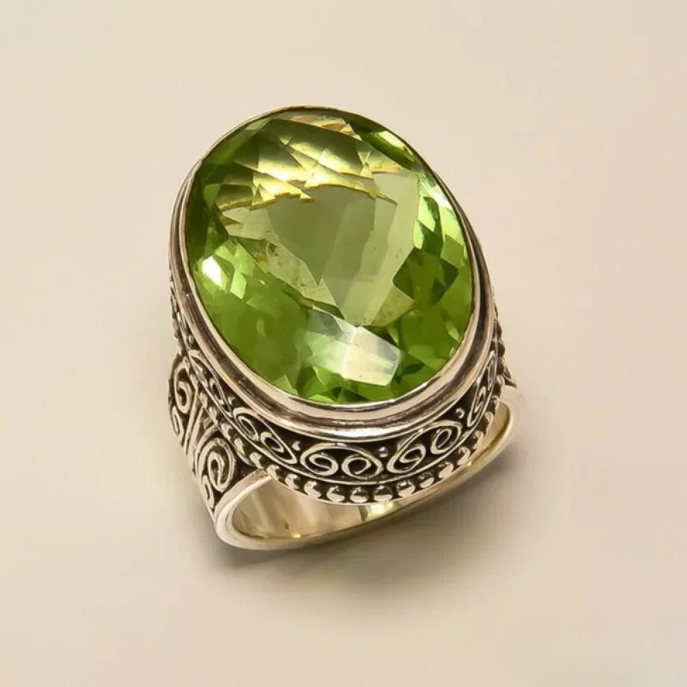 Antik olivengrøn krystalring