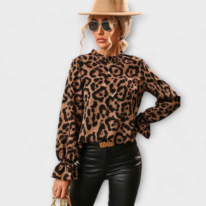 Gitte – Leopardbluse med plisseret krave