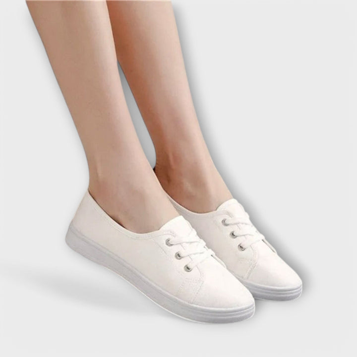 Camilla – Klassiske damesneakers med snørebånd