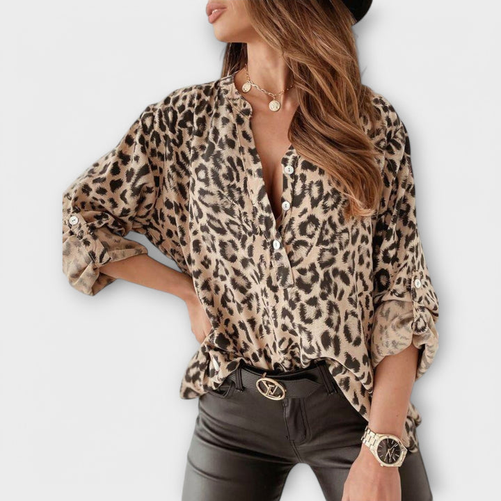 Moderigtig bluse med leopardmønster
