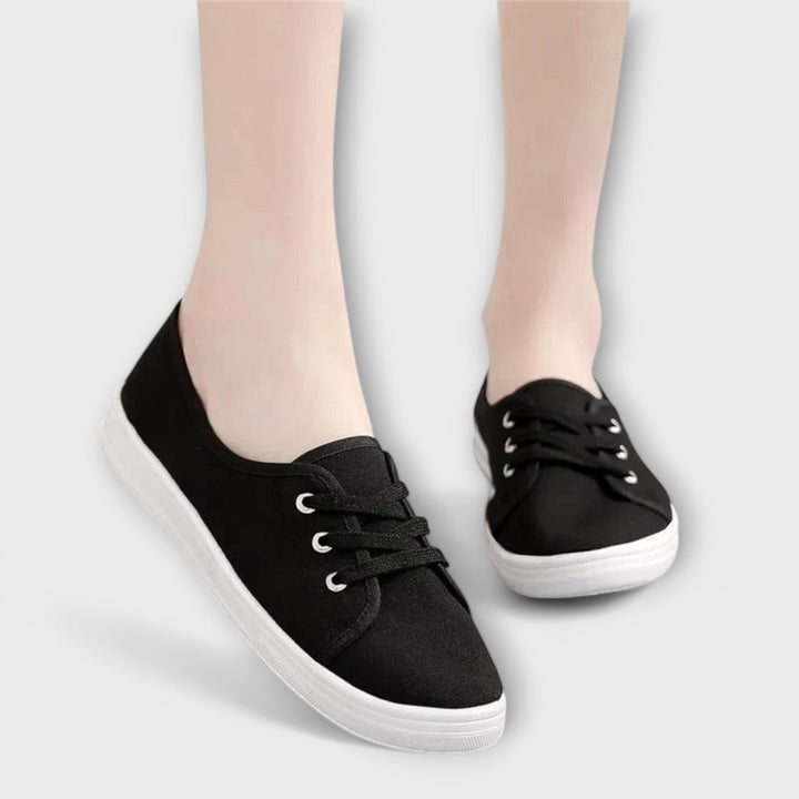 Camilla – Klassiske damesneakers med snørebånd
