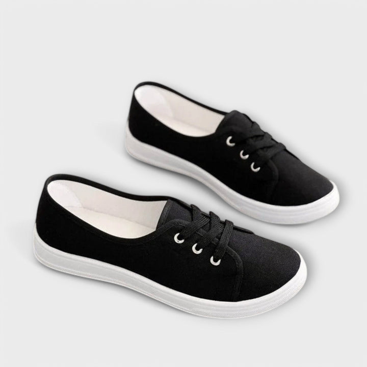 Camilla – Klassiske damesneakers med snørebånd