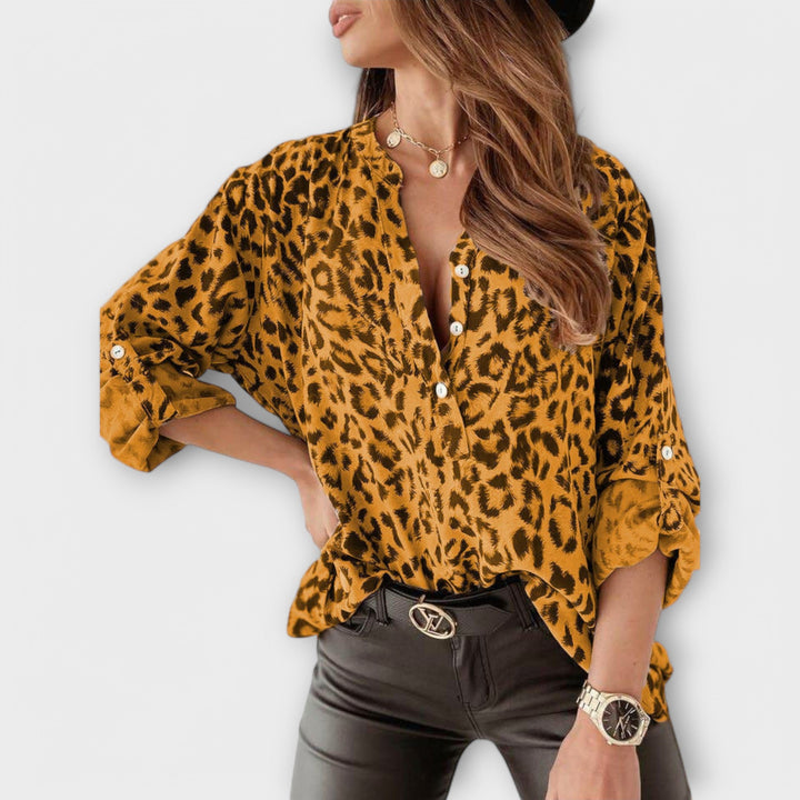 Moderigtig bluse med leopardmønster