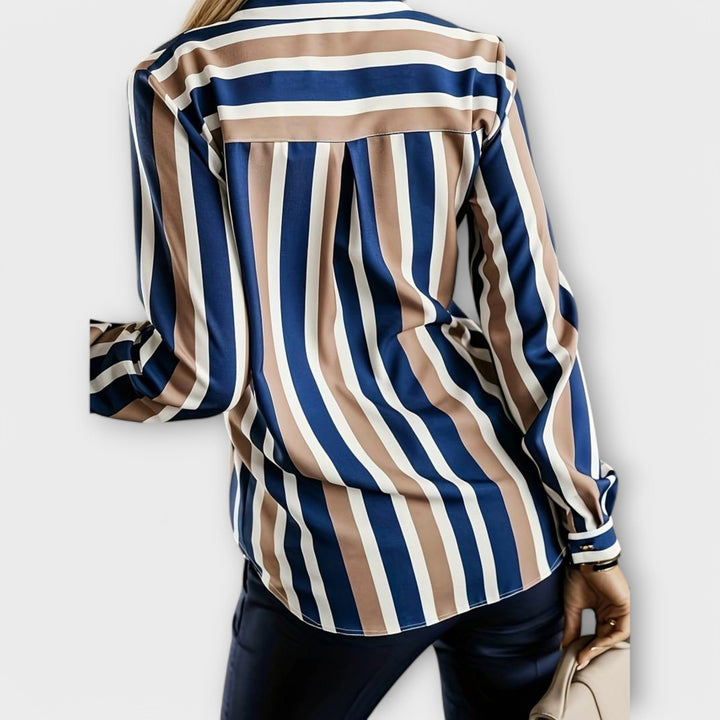 Pia - lässige und ruhige Stribet Bluse