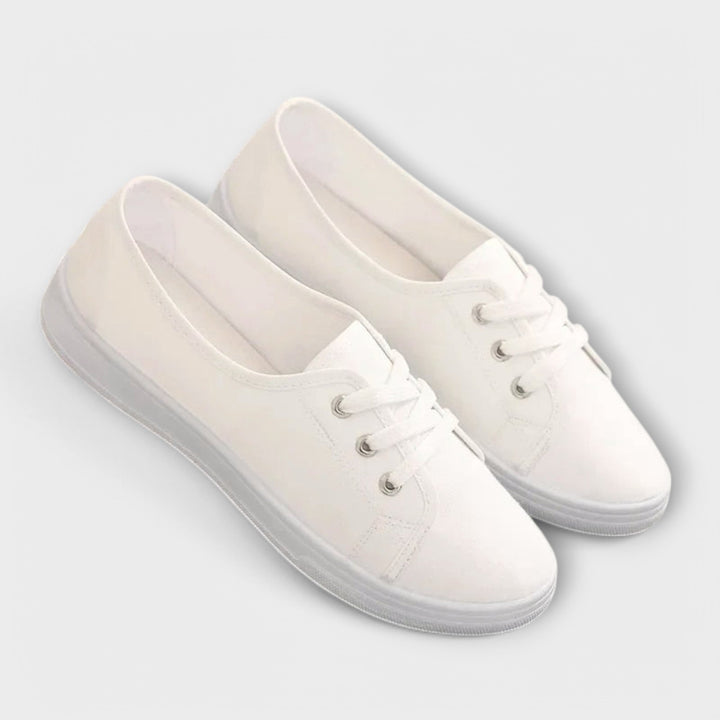 Camilla – Klassiske damesneakers med snørebånd