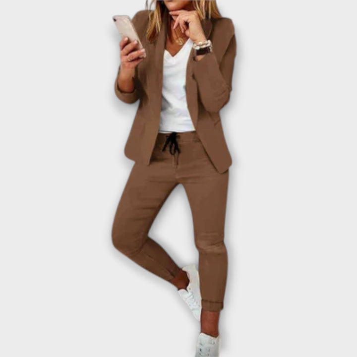 Anne – elegant og behageligt blazer-sæt