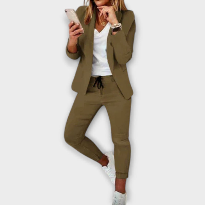 Anne – elegant og behageligt blazer-sæt