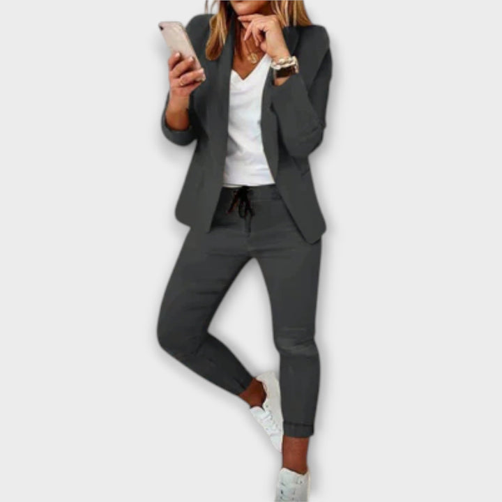 Anne – elegant og behageligt blazer-sæt