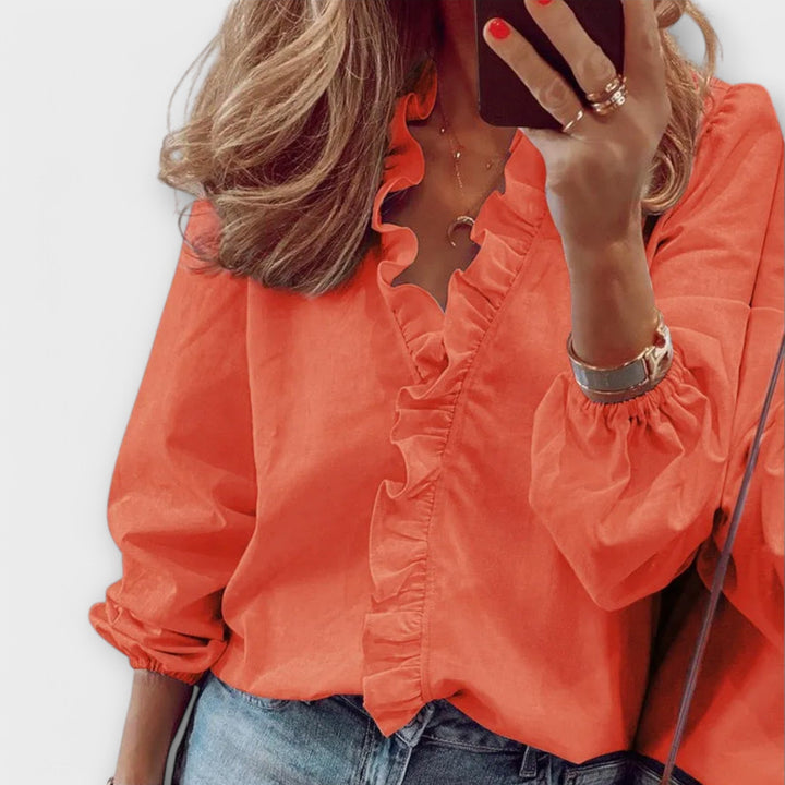 Marianne - Elegant bluse med flæser
