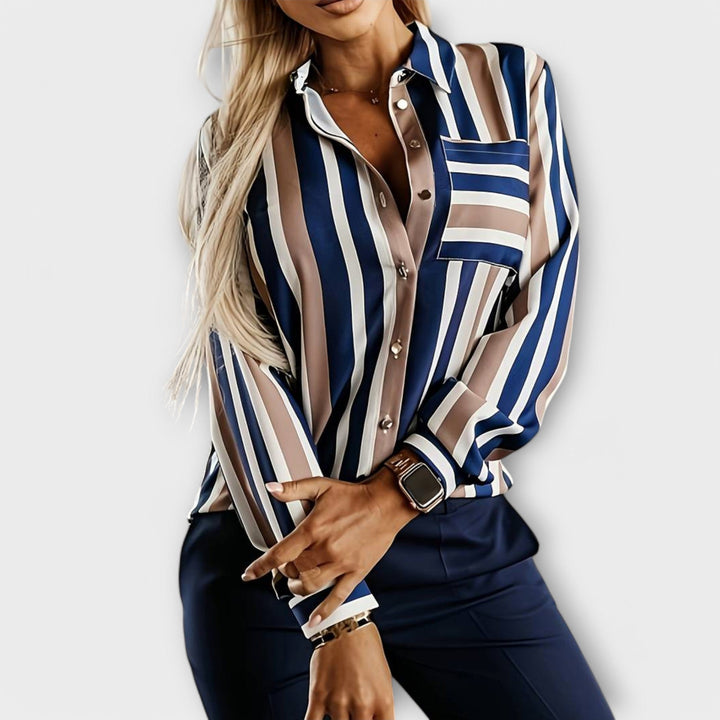 Pia - lässige und ruhige Stribet Bluse