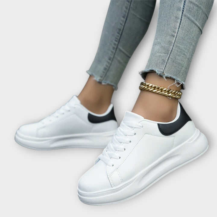 Minimalistiske og behagelige hvide damesneakers