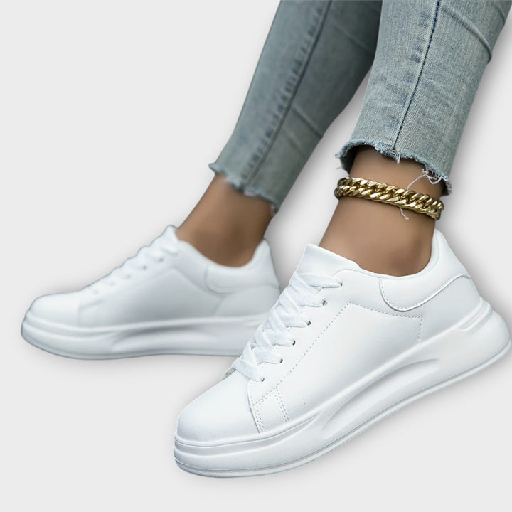 Minimalistiske og behagelige hvide damesneakers