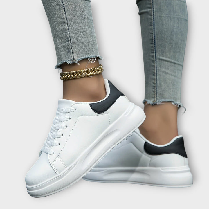 Minimalistiske og behagelige hvide damesneakers