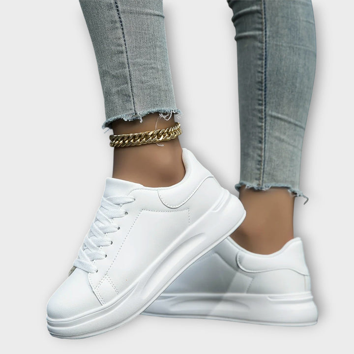 Minimalistiske og behagelige hvide damesneakers